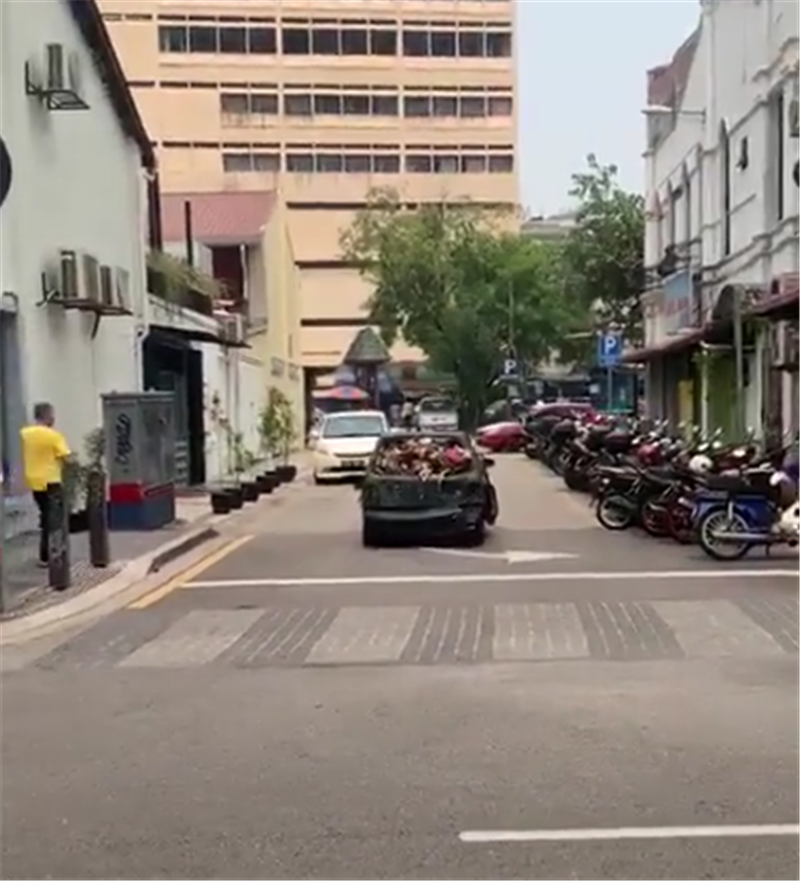 最破烂的奥拓,车价3.5万,车门就是装饰无法防盗,而车仍能行驶