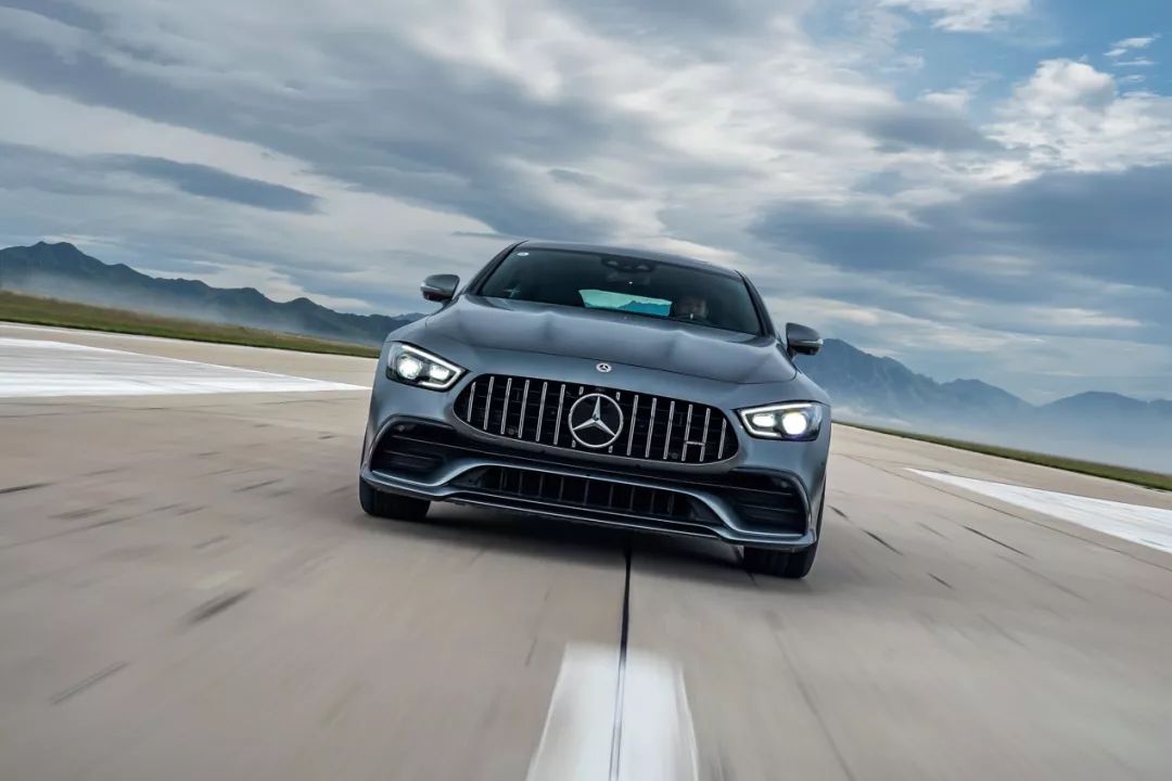 快若闪电 梅赛德斯-AMG GT 53 4MATIC+性能测试