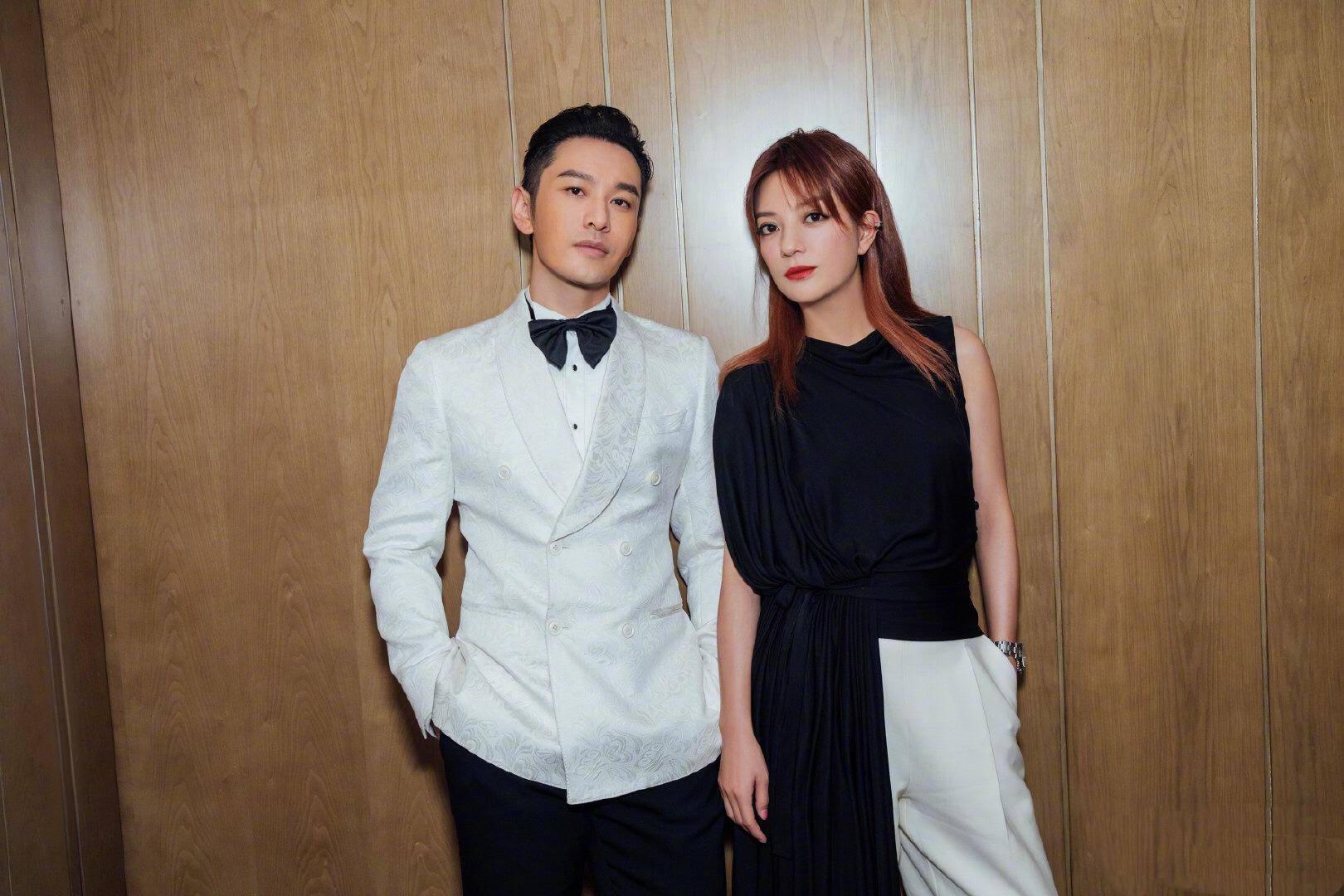 赵薇与黄晓明黑白配同框太默契,新发型瞬间减龄,少女感爆棚图片