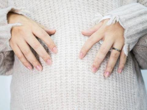 在孕晚期，孕妇如果没有这3个症状，说明宝宝发育很健康，别担心