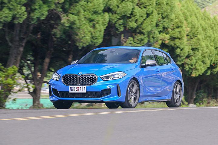 这驾感，依旧又浓又辣，试驾全新一代宝马M135i xDrive