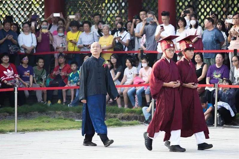 9月28日，韩国瑜主持高雄祭孔大典