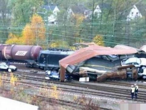 运输保时捷的火车脱轨了，20辆跑车报废，为啥老板乐开了花？