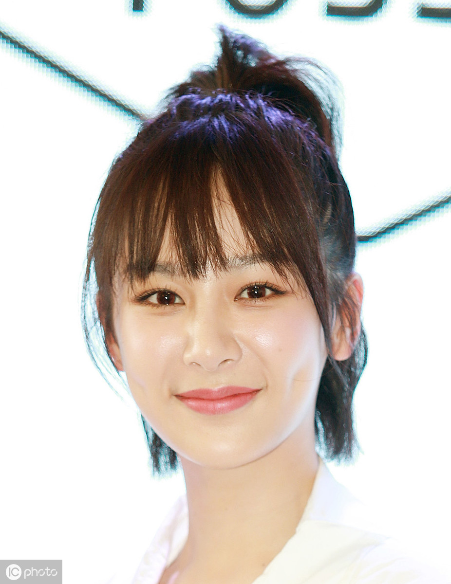 90后实力派女演员杨紫个性丸子头加法式刘海俏皮可爱