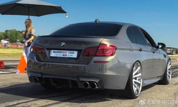 720HP宝马M5 F10 w/ a直管排气系统I加速&巨大的声音!