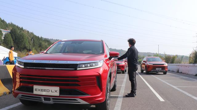 1.6T+智能+轻奢=星途LX?!赛道试一圈你就知道了