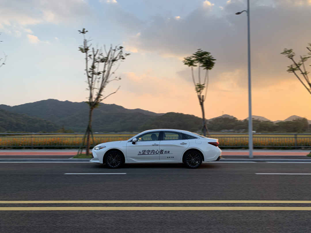2.0L的5米大车,不到20万起的亚洲龙,动力够用吗?