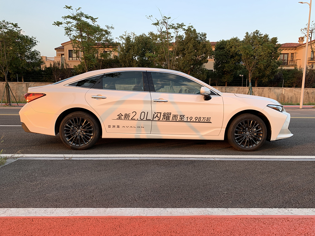 2.0L的5米大车,不到20万起的亚洲龙,动力够用吗?