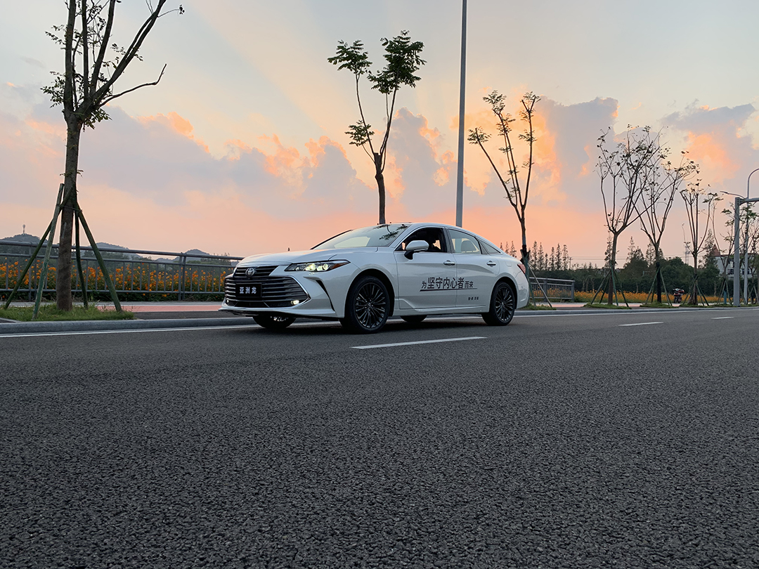 2.0L的5米大车,不到20万起的亚洲龙,动力够用吗?
