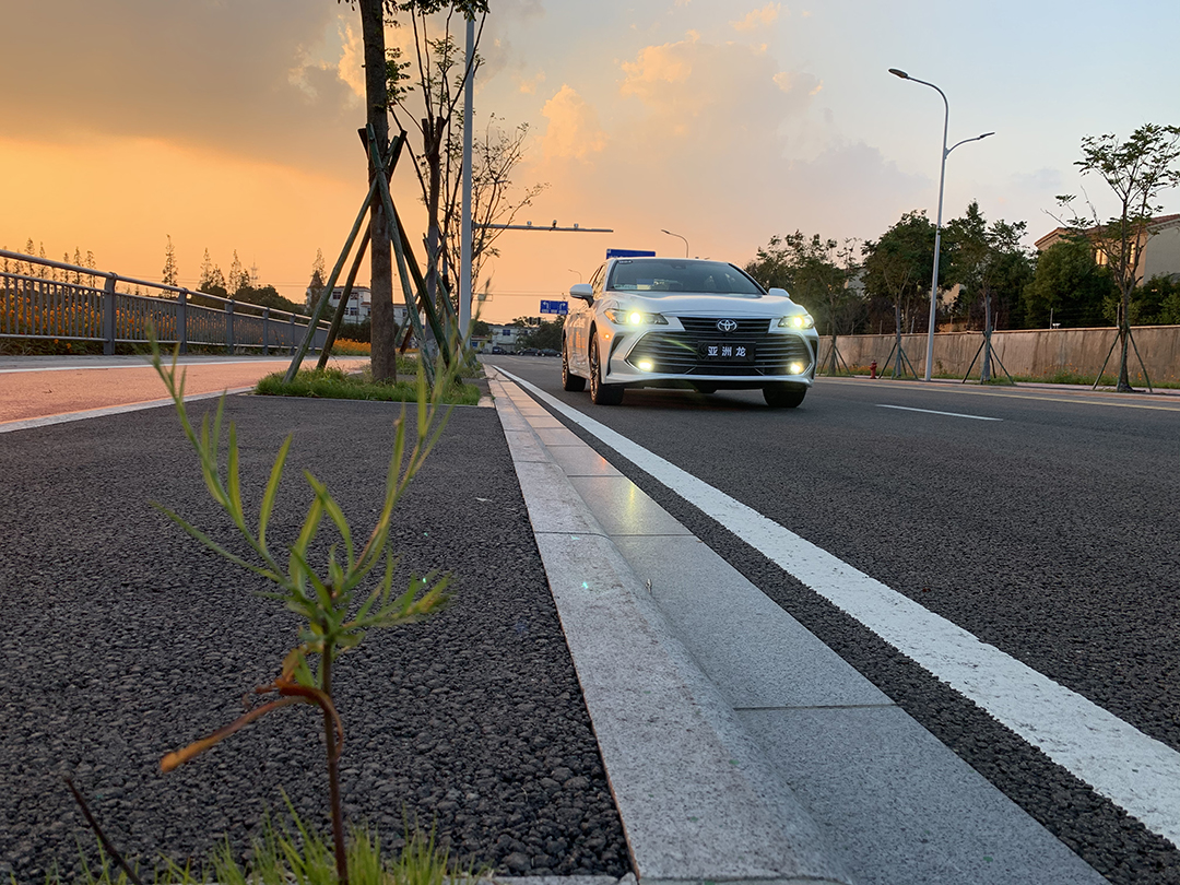 2.0L的5米大车,不到20万起的亚洲龙,动力够用吗?