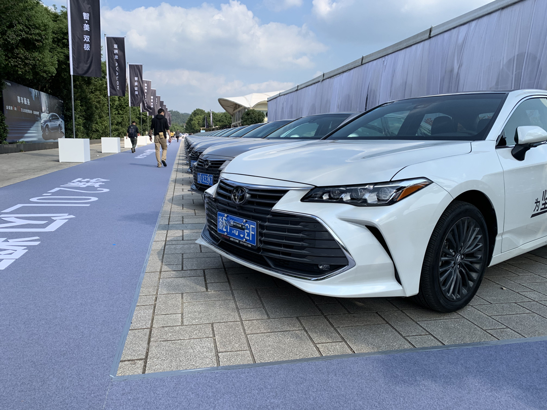 2.0L的5米大车,不到20万起的亚洲龙,动力够用吗?