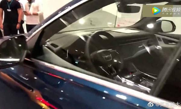 实拍：宝石蓝奥迪Q8，内饰科技感十足，不再考虑宝马X7