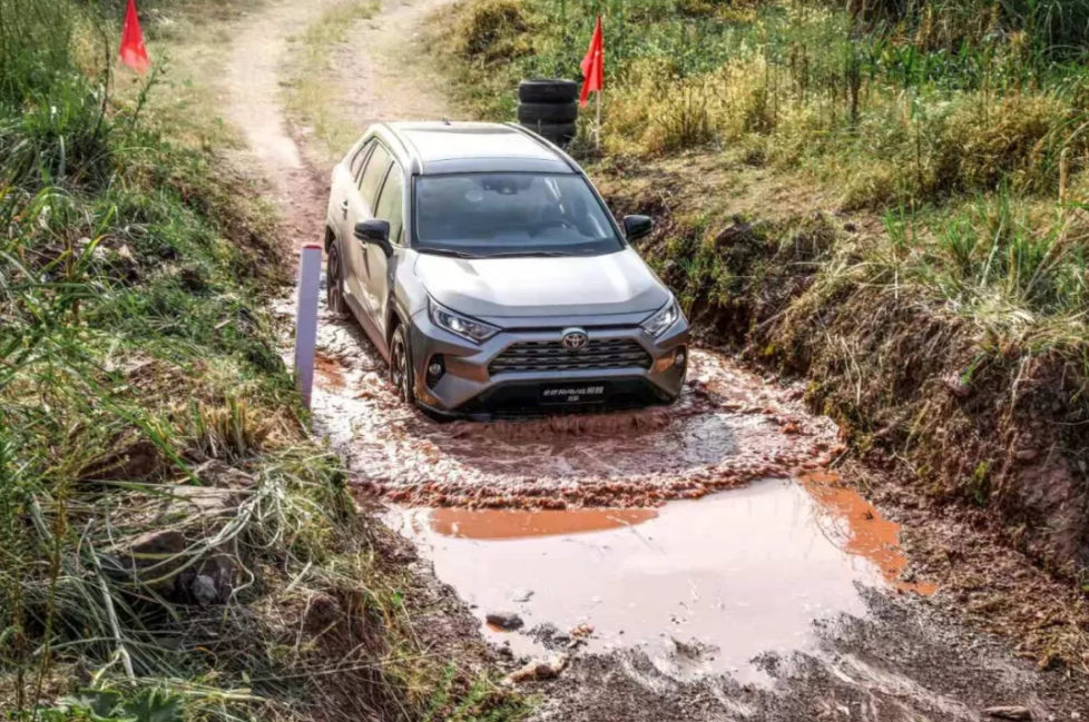 试驾全新RAV4荣放:似曾相识的味道,不一样的体验
