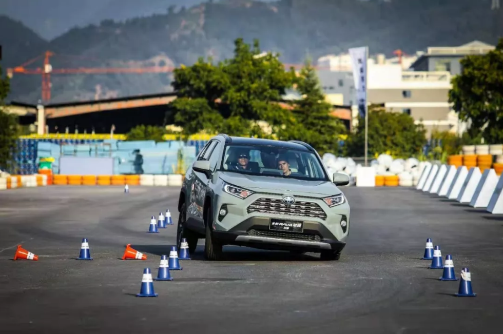 试驾全新RAV4荣放:似曾相识的味道,不一样的体验