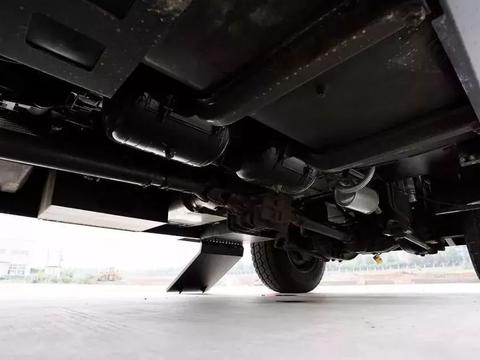 这辆钢铁野兽的越野性能太恐怖了！里面又太温馨了！