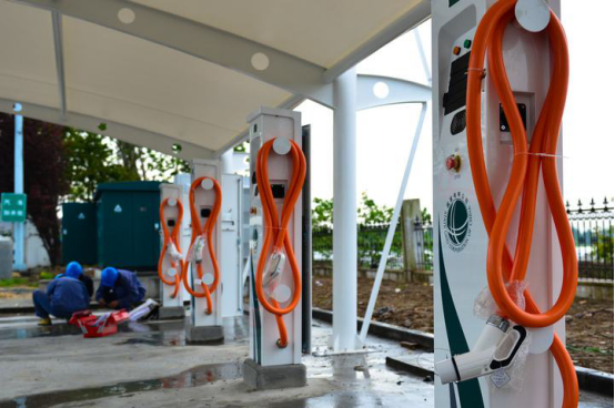 整晚充电会不会导致电线发热起火?