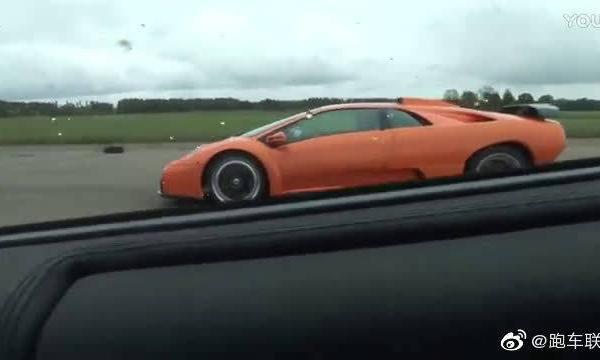 加速比拼 Diablo vs 法拉利599 GTB