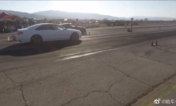 奥迪s8对战战神GTR！看这样的速度对决真是享受！