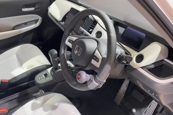 专门为残障人士专门改装的全新飞度#东京车展