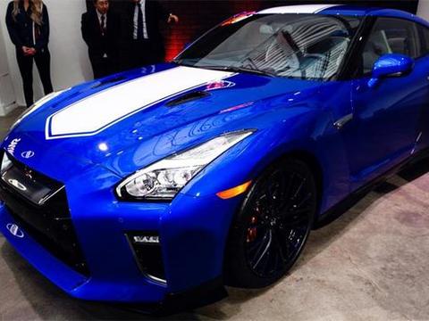 新款日产“GT-R”亮相，蓝色车身双色轮毂，配V6引擎马力565匹