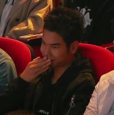 年赚百万的“眉毛哥”小吴要做直播？露骨网聊记录仍让人心忧