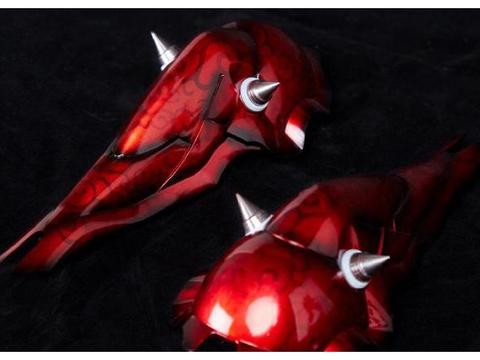 安装刹帝利”羽翼“的红色亮油沙扎比