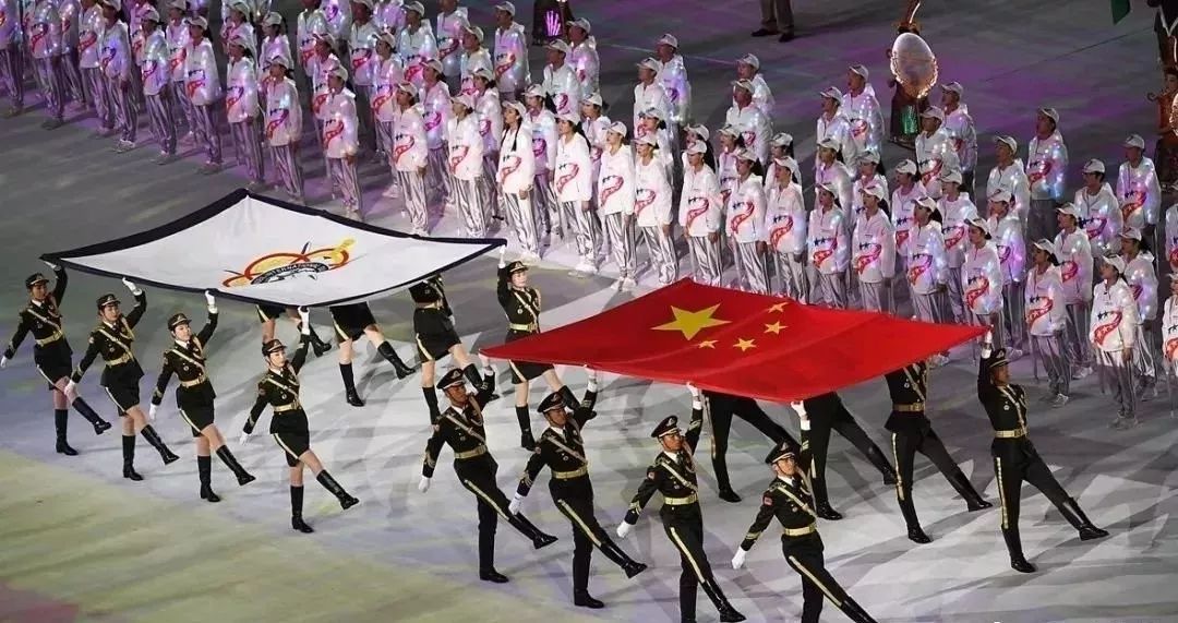 6万预算,本来看好荣威i5,老司机推荐它后,决定再等等!