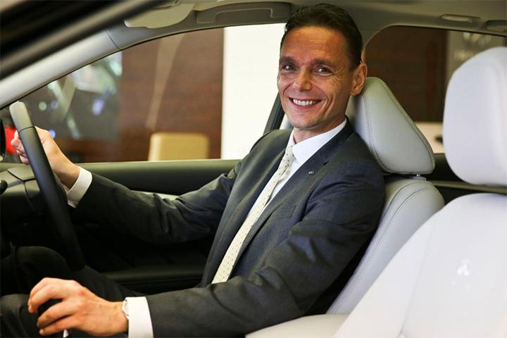 2百多亿打水漂,做啥火啥的戴森停止电动车开发,背后原因是?