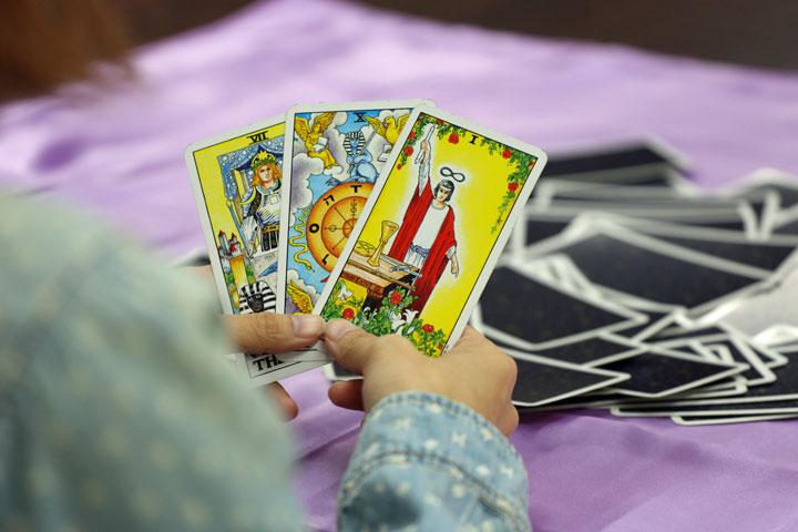 2百多亿打水漂,做啥火啥的戴森停止电动车开发,背后原因是?