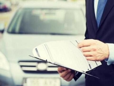 一辆10万的私家车，养一年1万块钱够吗？专家：好好算一下！