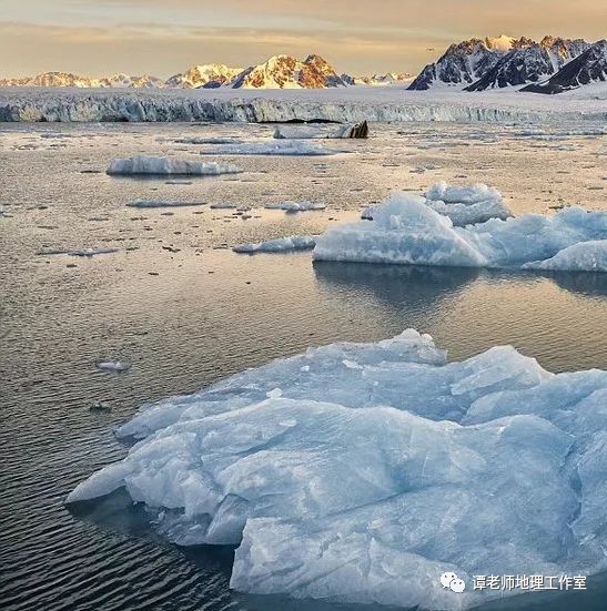 南极最薄弱思韦茨冰川，底部出现三百米空洞！人类时间...