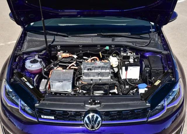 10月底新车众多,新宝骏RS-3、高尔夫纯电登场,谁的热度更高?