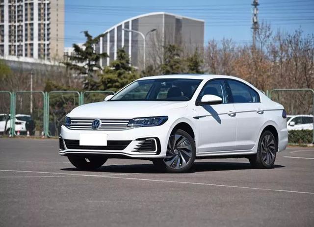 10月底新车众多,新宝骏RS-3、高尔夫纯电登场,谁的热度更高?