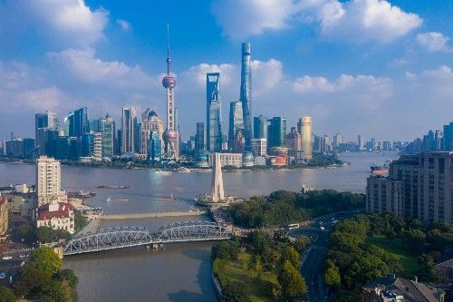 航拍上海陆家嘴摩天大楼直冲云霄中国最美城市天际线名不虚传