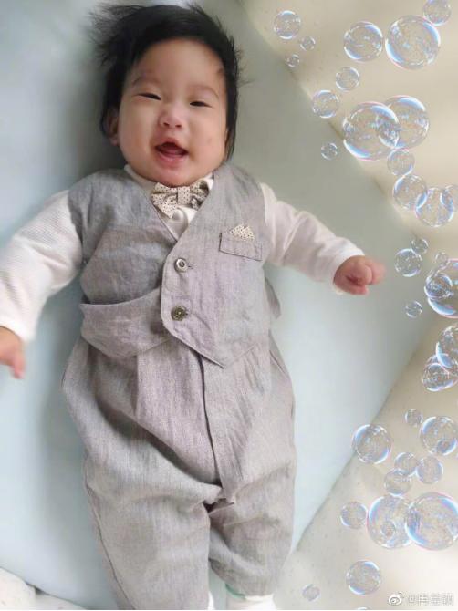 邹市明老婆晒小女儿,模样简直就是小版轩轩!基因太强大了 邹市明老婆晒小女儿,模样简直就是小版轩轩!基因太强大了