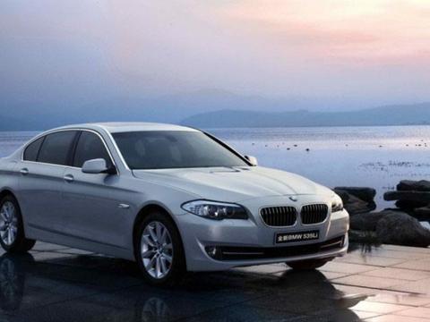 有钱人真多，30万出头的宝马3系，竟卖不过40多万的5系