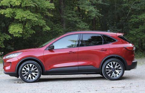 全新福特Escape海外实车实拍，新车外形十分动感时尚