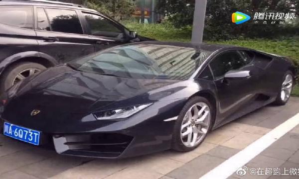 街拍“兰博基尼-飙风”！这款跑车的定价还是相当不错的