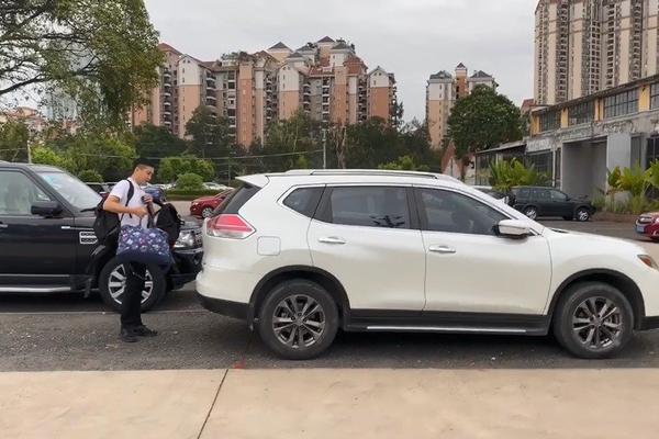 还在用脚踢感性开尾门呐，看看传祺GS4吧