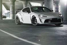 这款丰田86的宽体套件还可以接受，至少不太影响正常使用！