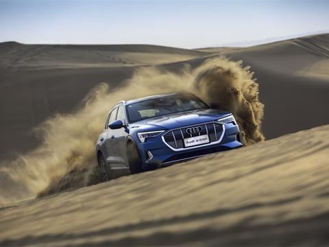 赛车手试驾奥迪首款豪华电动中型SUV，奥迪e-tron能经历考验吗？