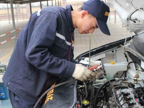 车半路故障就叫拖车？这4项救援免费还随叫随到，别白浪费钱了