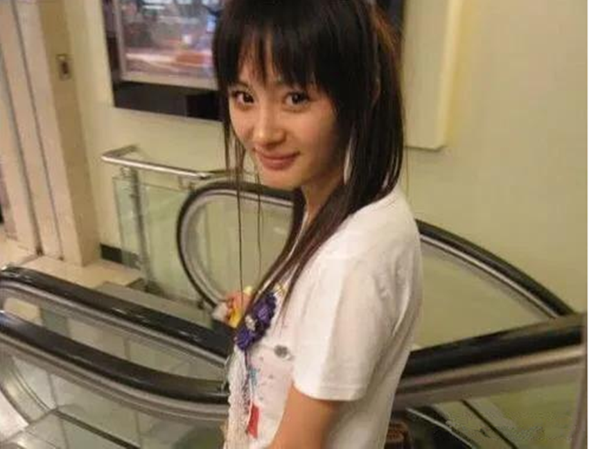 杨幂年轻时有多清纯?看到她16岁时的无特效广告照,比精修图还美