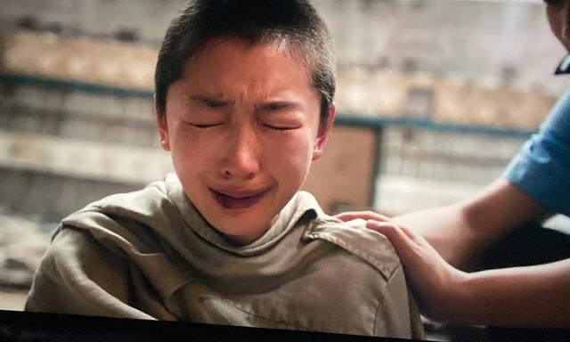 少年的你:4大催泪瞬间,小北哭着与陈念吻别,陈念小北隔窗流泪