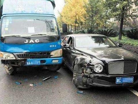 汽车的“三者险”有必要买到100万吗？车险定损员说出实情