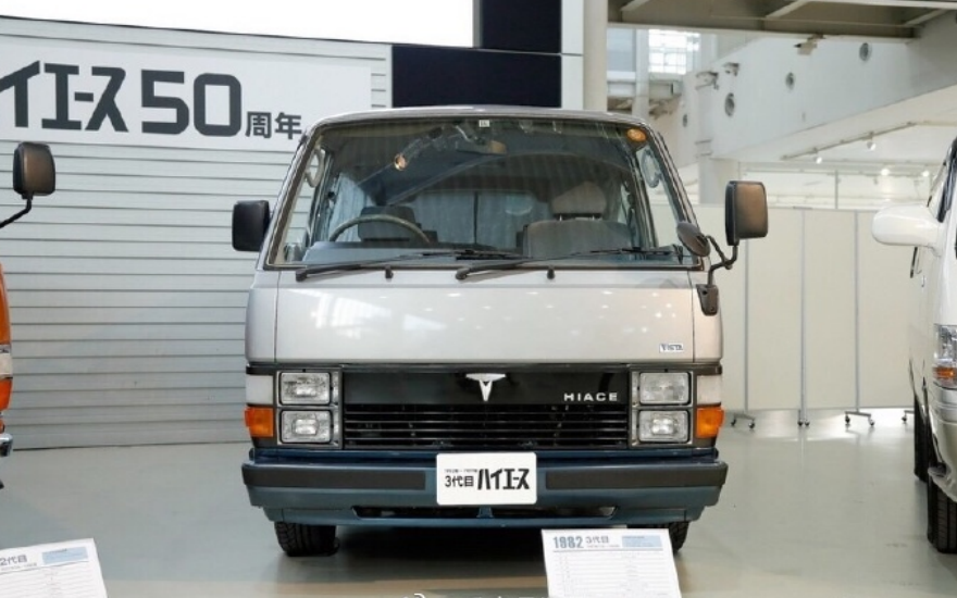 30年前进口的大海狮车型，悬挂T字形车标，实用性很强！