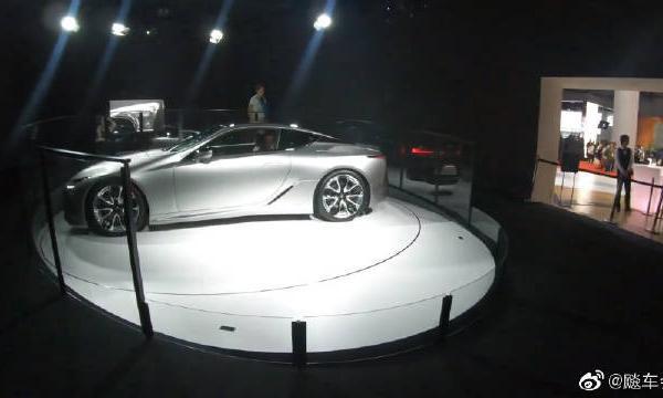 2019东京汽车展：雷克萨斯展台妹子不错，车也一如既往的帅气！