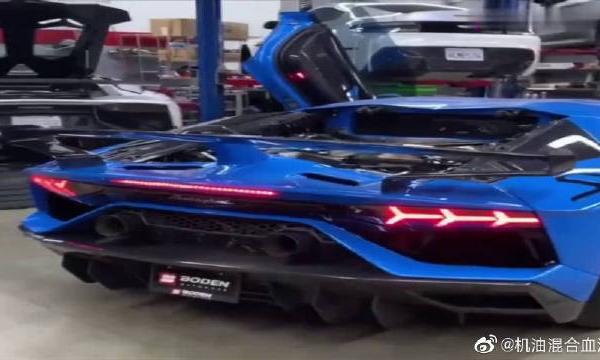 超近距离体验兰博基尼的炸裂声浪，火苗喷出那一刻，太霸气了。