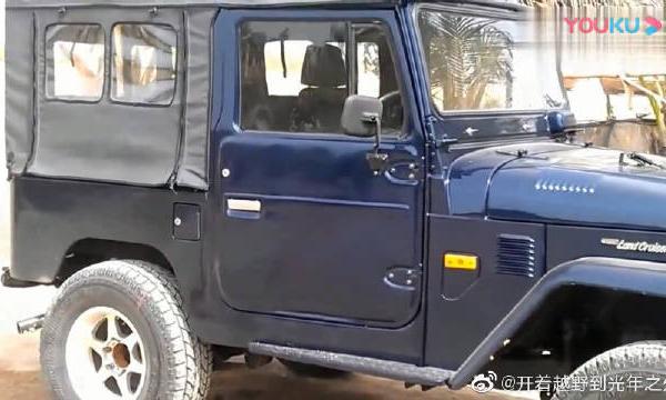1982年的丰田FJ40越野车，经典的外观造型让人难忘！依旧霸气！