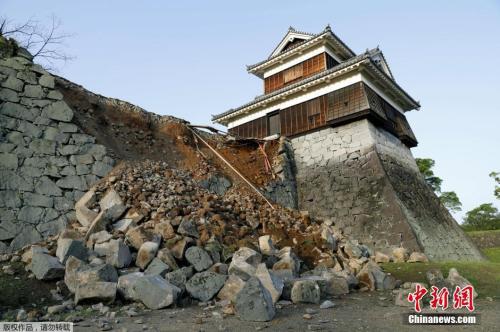 资料图:2016年日本九州熊本县发生强震。熊本城也在地震中遭到损毁。